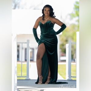 ELEGANT GREEN PROM/ FORMAL / HOCO DRESS